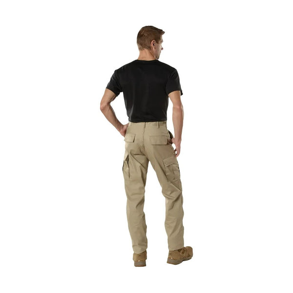 Man wearing beige cargo pants on a white background. Black leather oxford dress shoe on a white background.  Rothco. Colin Carr Agencies, authorised Rothco dealers New Zealand, Fiji, Tonga, Samoa, Vanuatu, Australia, Cook Islands. Police, Milititary, Defence.
Rear view with pockets.